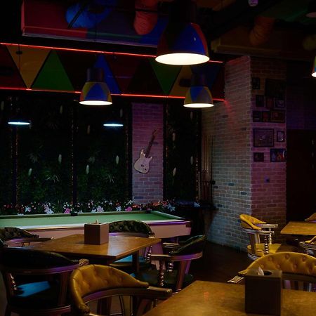 Doubletree By Hilton Doha - Al Sadd Ξενοδοχείο Εξωτερικό φωτογραφία The interior of a nightclub in Yerevan