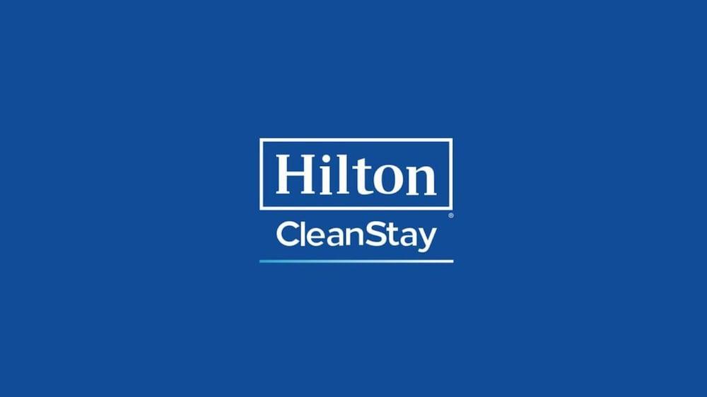 Doubletree By Hilton Doha - Al Sadd Ξενοδοχείο Εξωτερικό φωτογραφία Hilton CleanStay logo