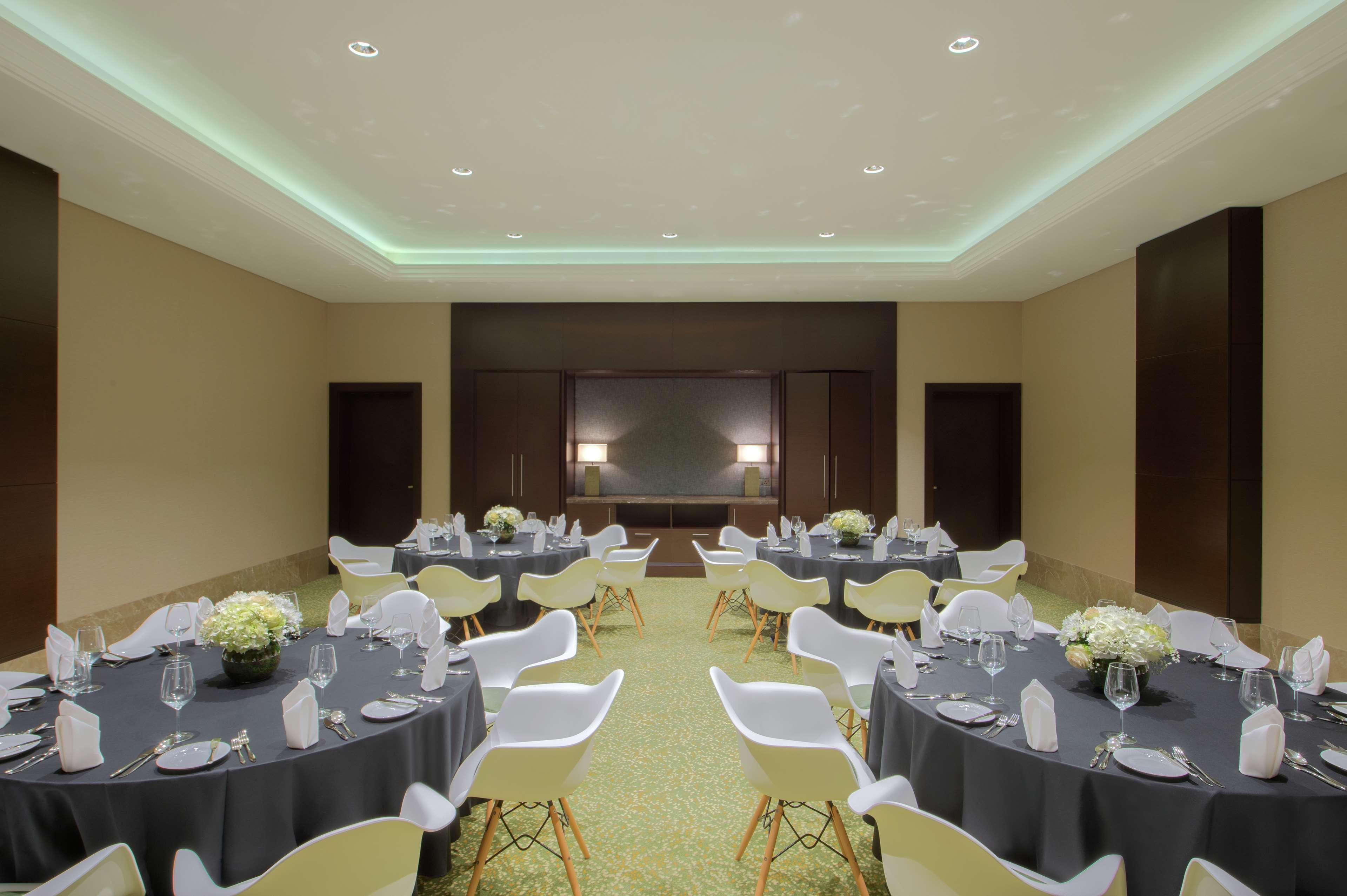 Doubletree By Hilton Doha - Al Sadd Ξενοδοχείο Εξωτερικό φωτογραφία Meeting room