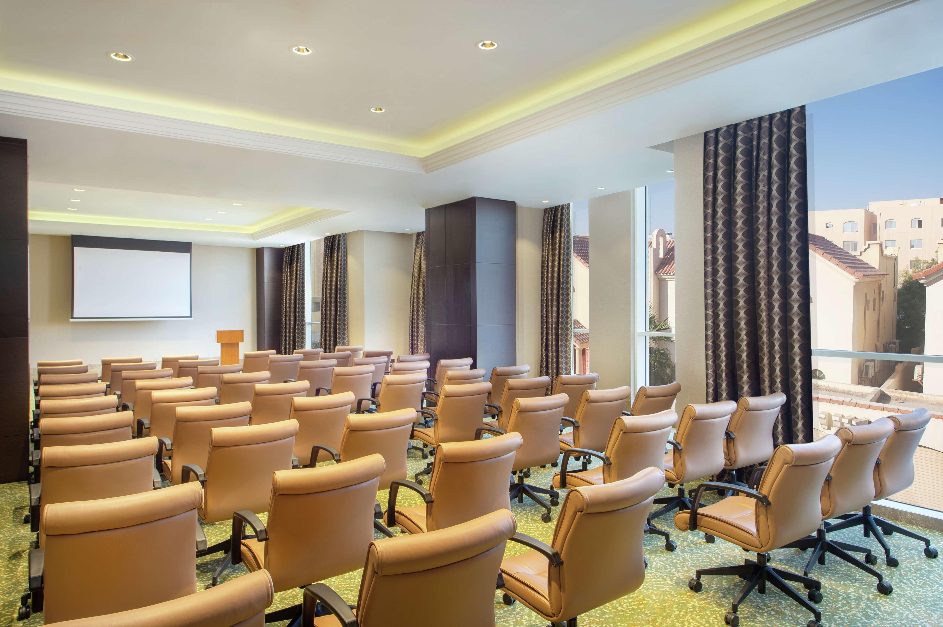 Doubletree By Hilton Doha - Al Sadd Ξενοδοχείο Εξωτερικό φωτογραφία Meeting room