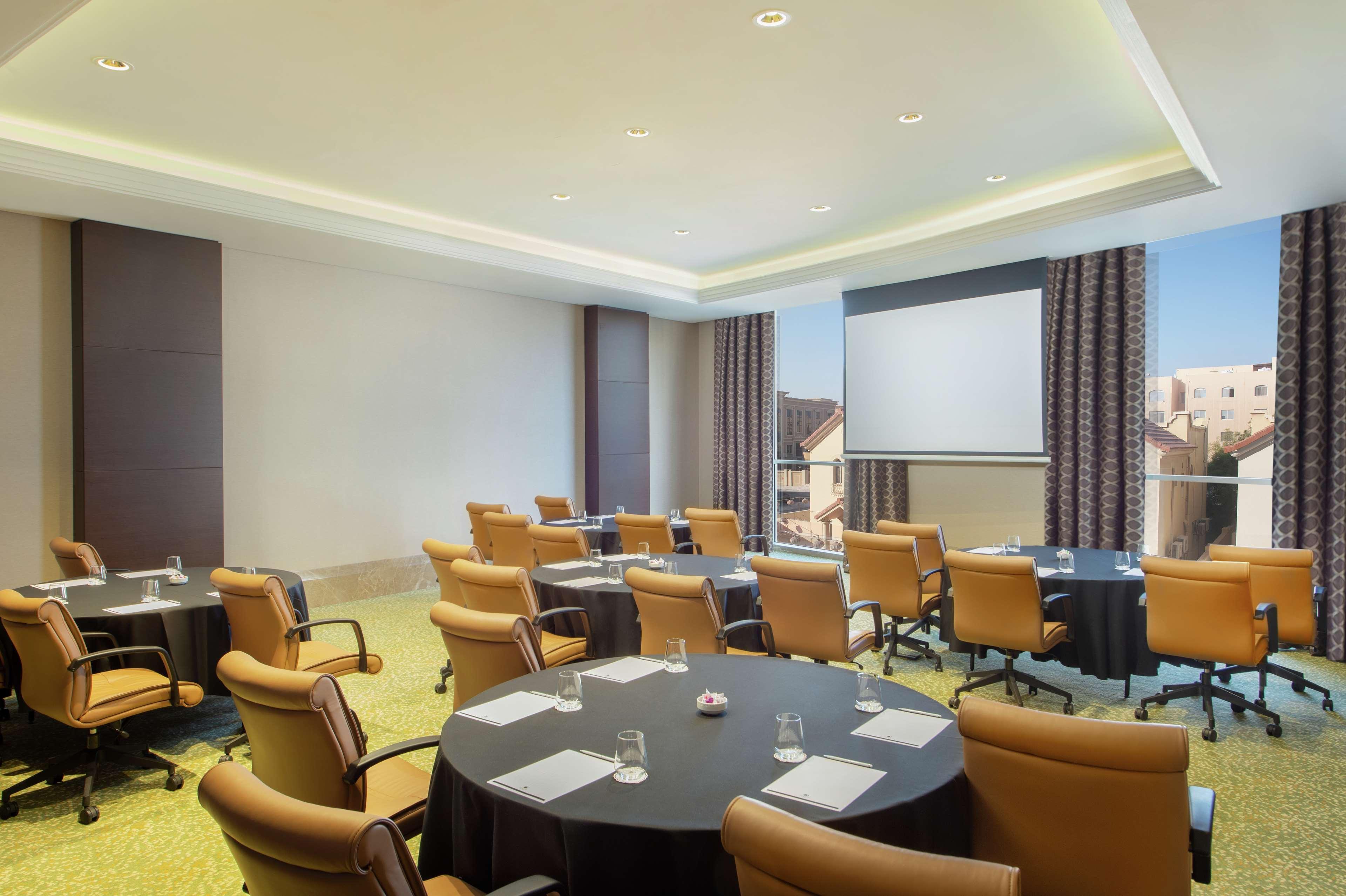 Doubletree By Hilton Doha - Al Sadd Ξενοδοχείο Εξωτερικό φωτογραφία Meeting room