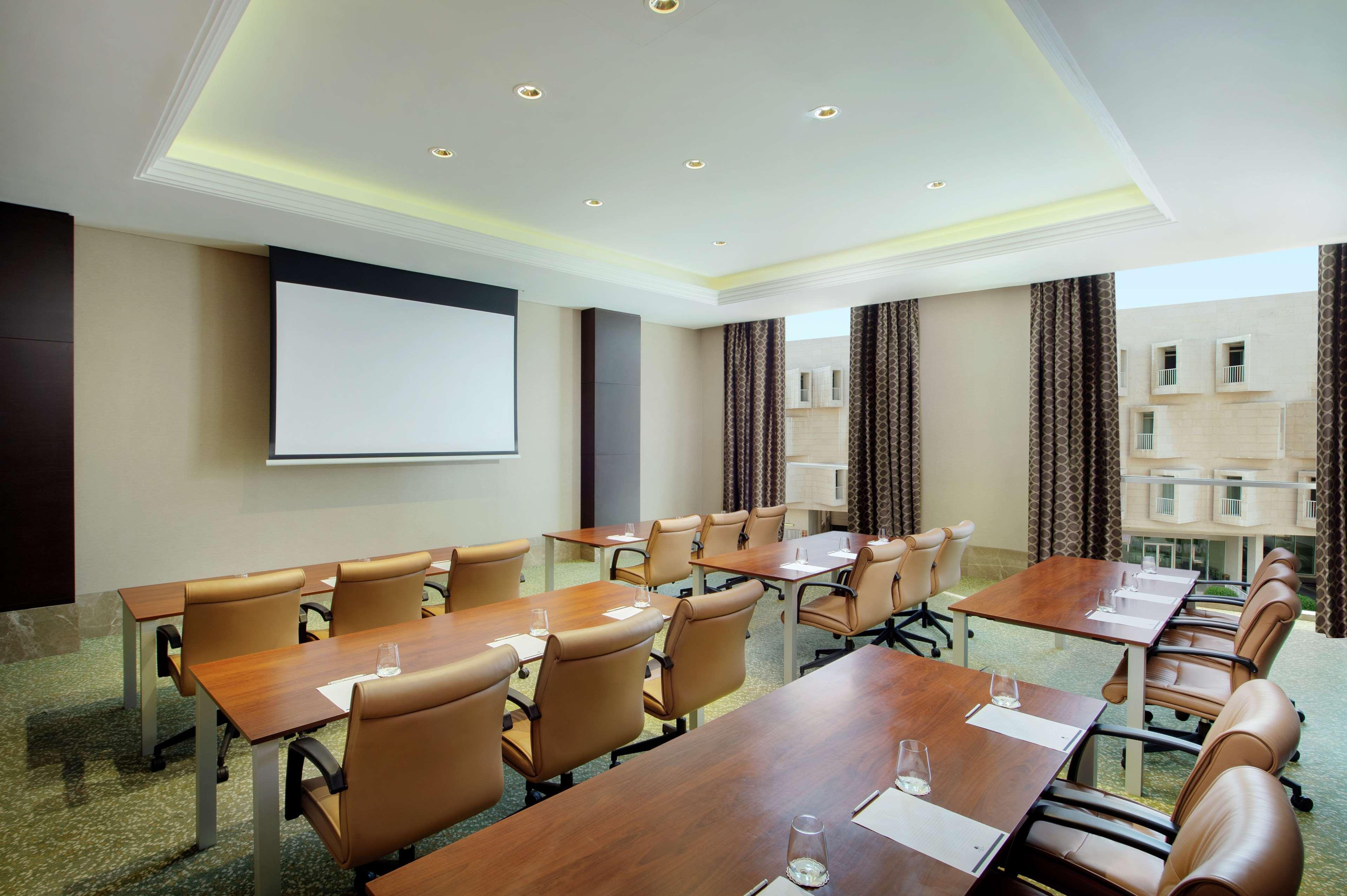 Doubletree By Hilton Doha - Al Sadd Ξενοδοχείο Εξωτερικό φωτογραφία Meeting room