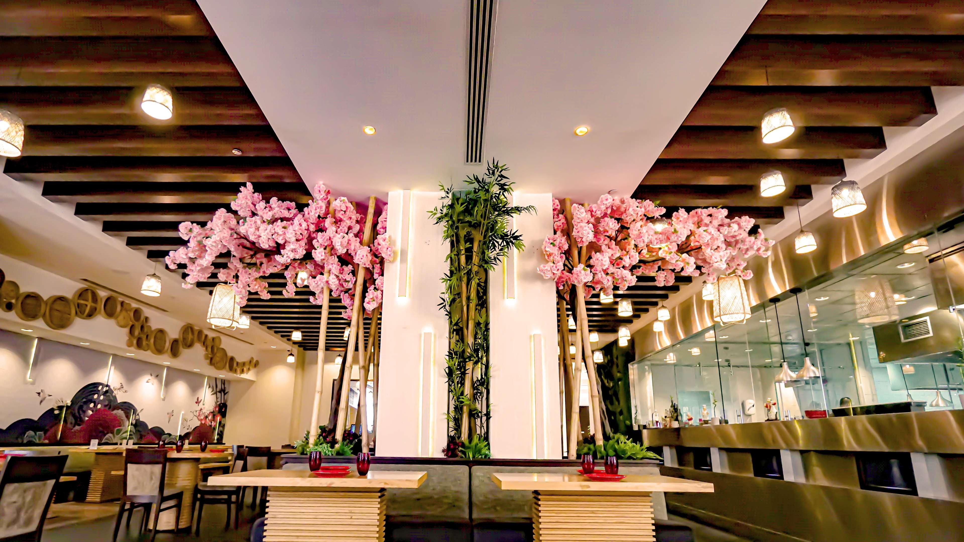 Doubletree By Hilton Doha - Al Sadd Ξενοδοχείο Εξωτερικό φωτογραφία Interior of a restaurant in the United Arab Emirates