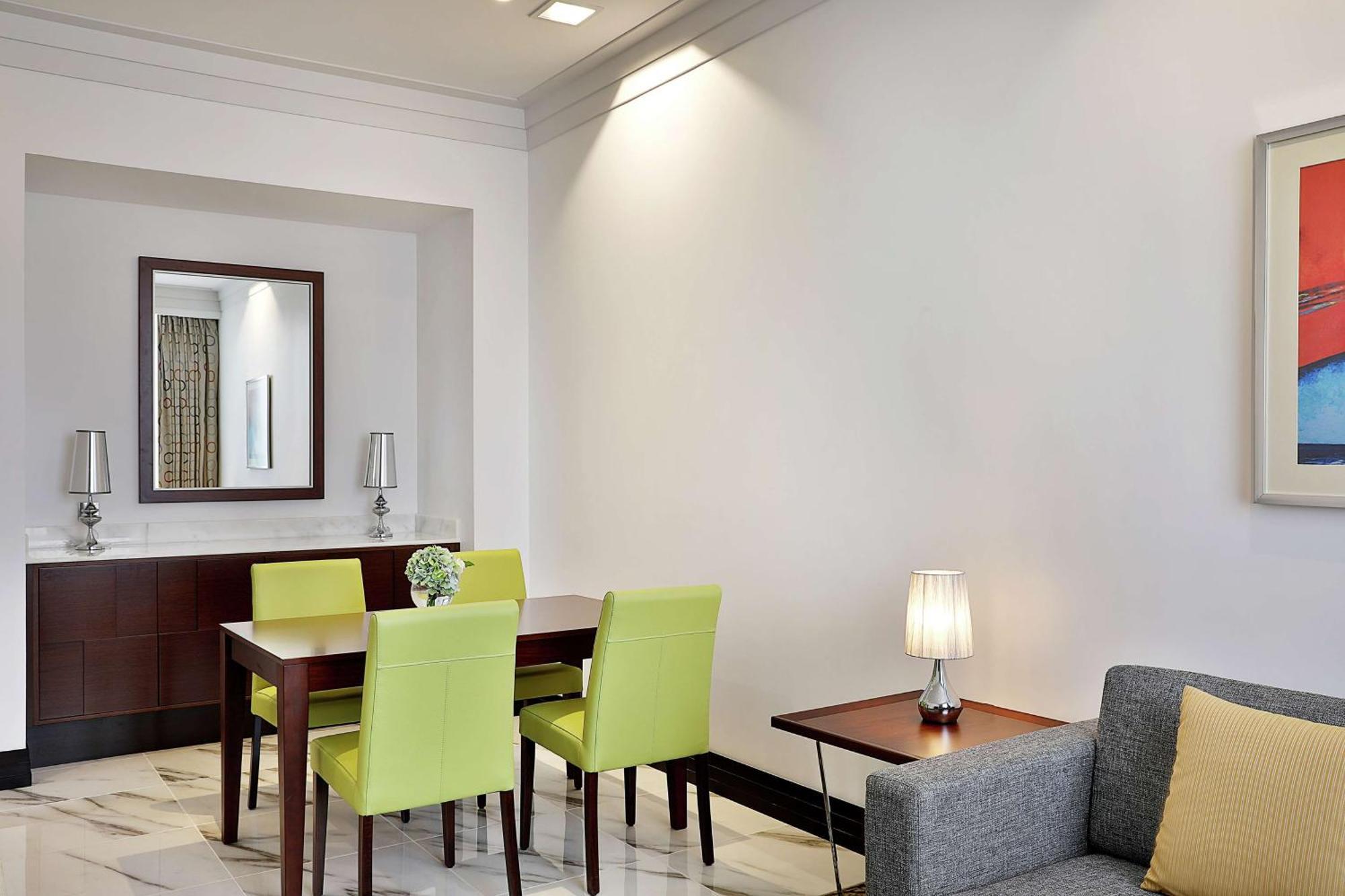Doubletree By Hilton Doha - Al Sadd Ξενοδοχείο Εξωτερικό φωτογραφία A living room at the Taj Mahal Palace, Mumbai