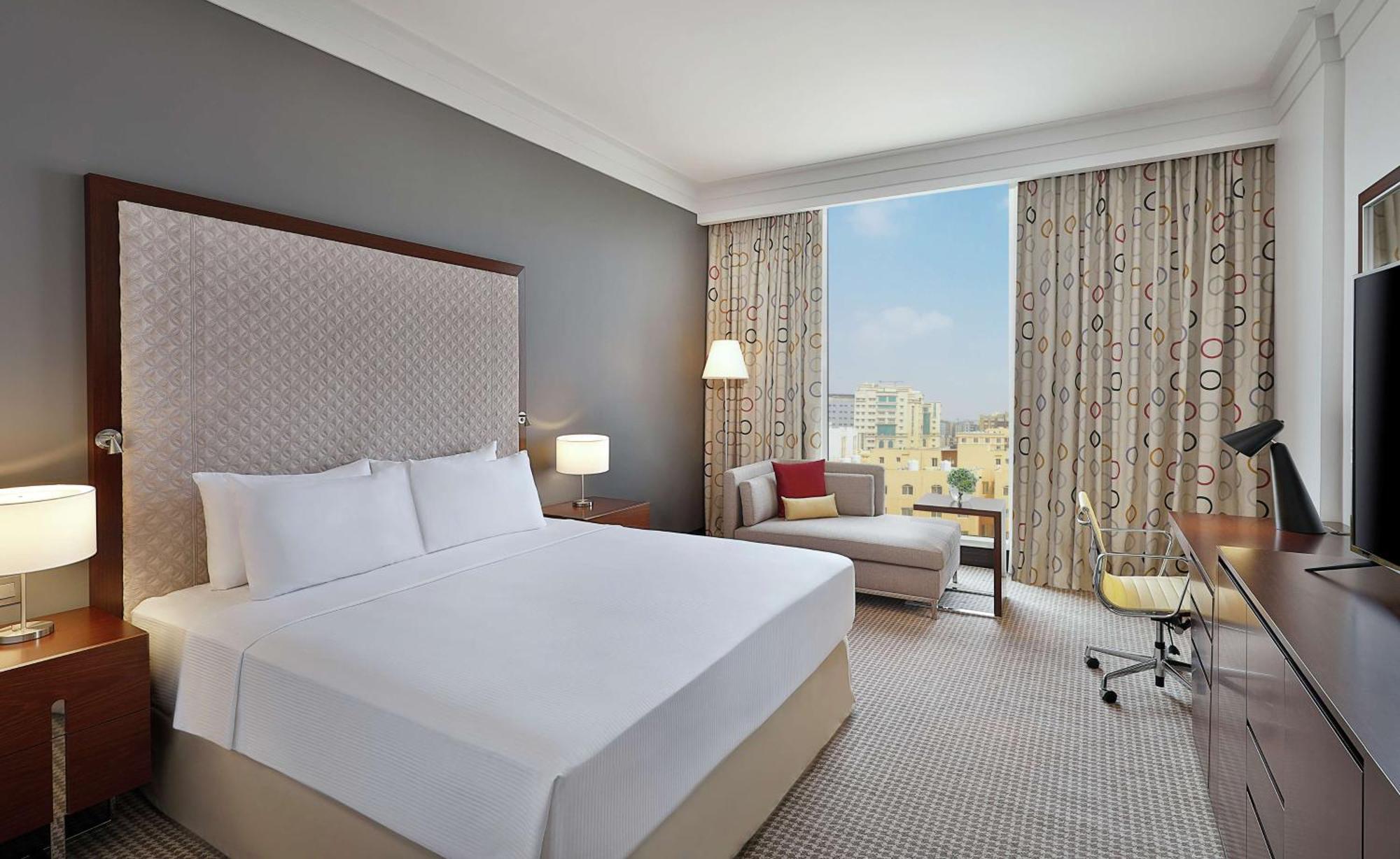Doubletree By Hilton Doha - Al Sadd Ξενοδοχείο Εξωτερικό φωτογραφία A guest room at the hotel