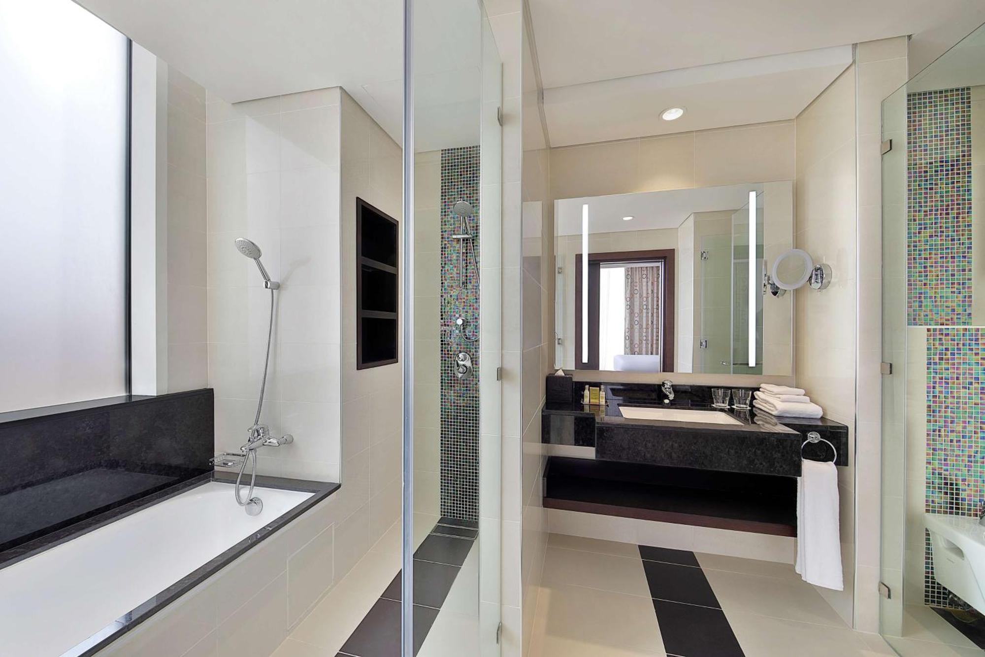 Doubletree By Hilton Doha - Al Sadd Ξενοδοχείο Εξωτερικό φωτογραφία Bathroom