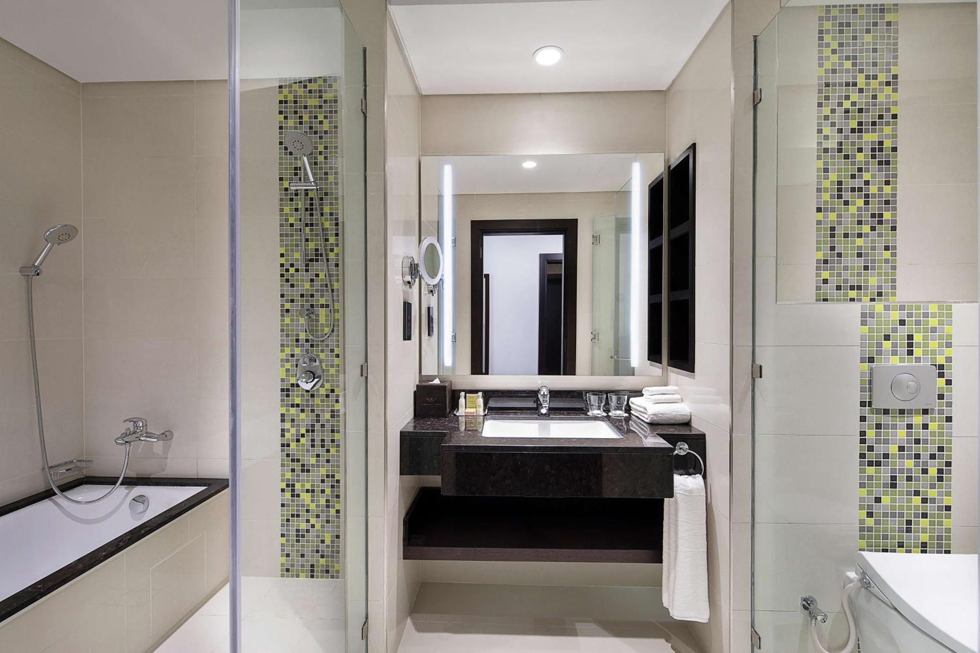 Doubletree By Hilton Doha - Al Sadd Ξενοδοχείο Εξωτερικό φωτογραφία Bathroom