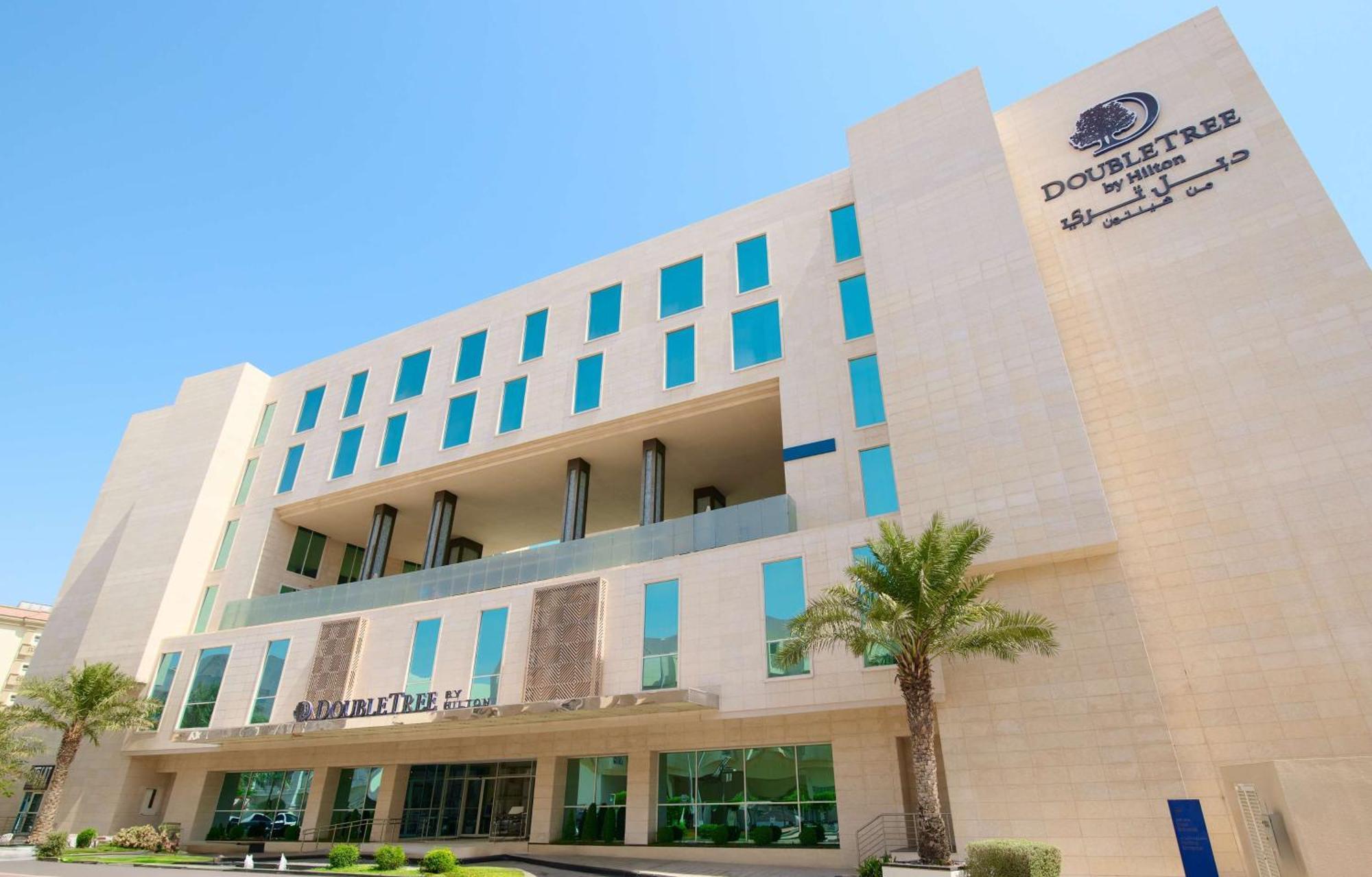 Doubletree By Hilton Doha - Al Sadd Ξενοδοχείο Εξωτερικό φωτογραφία The hotel in 2015