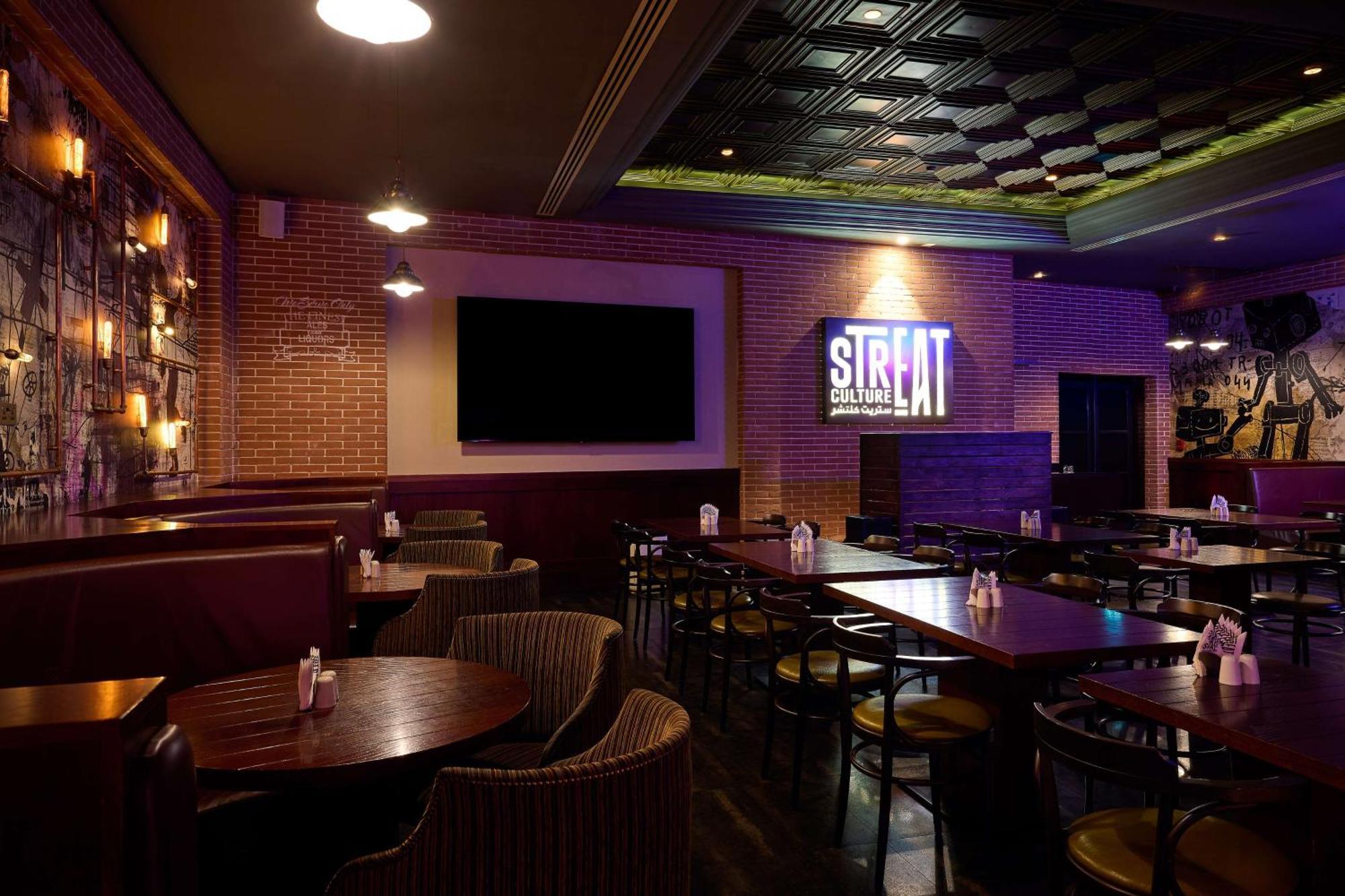 Doubletree By Hilton Doha - Al Sadd Ξενοδοχείο Εξωτερικό φωτογραφία The interior of Siren Records