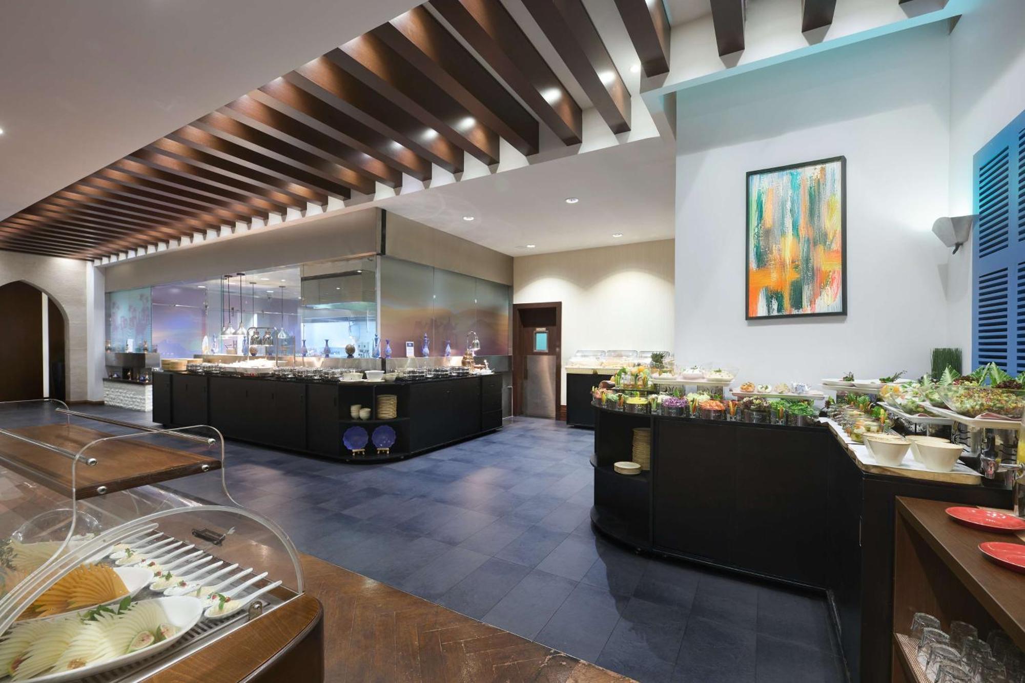 Doubletree By Hilton Doha - Al Sadd Ξενοδοχείο Εξωτερικό φωτογραφία The restaurant