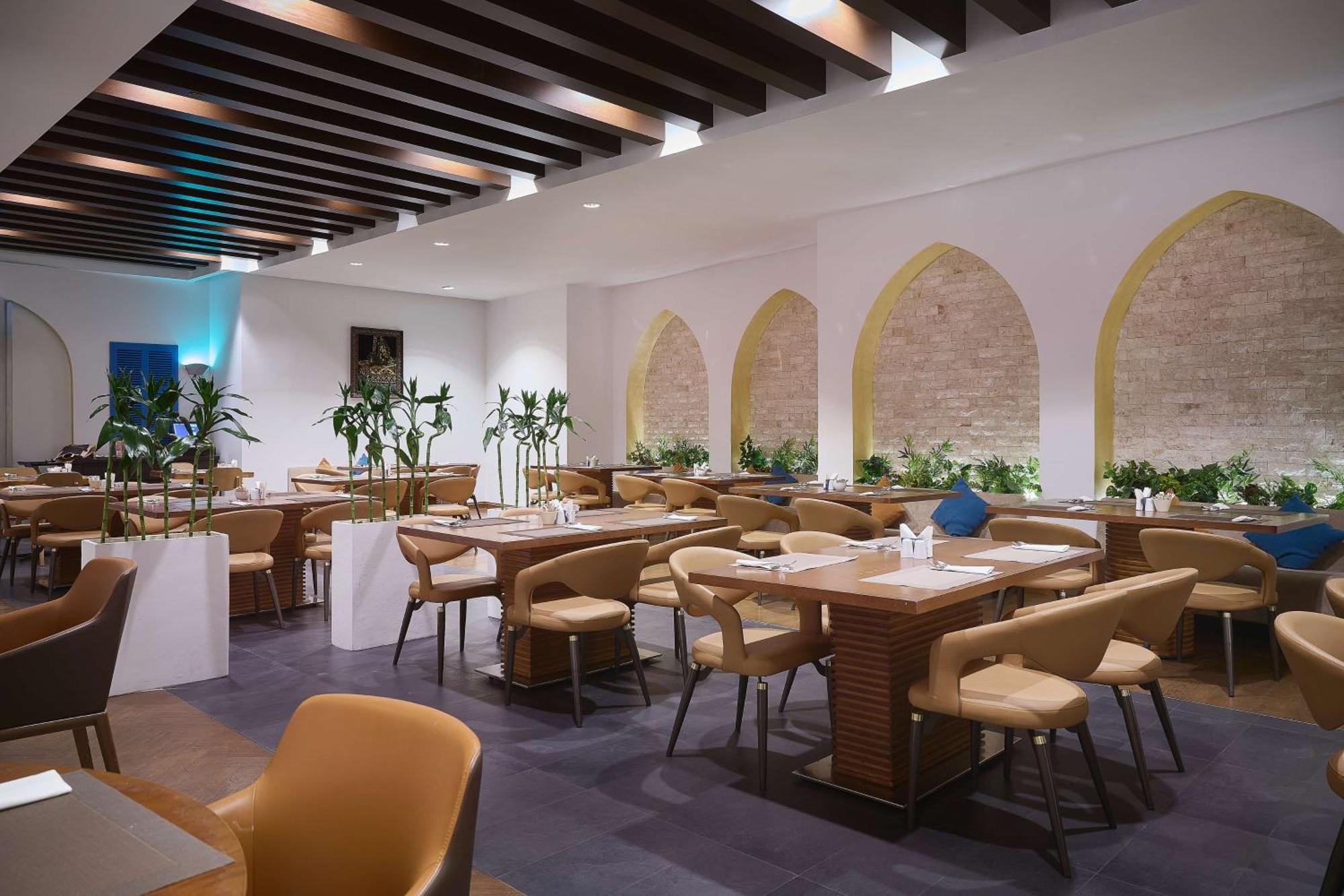 Doubletree By Hilton Doha - Al Sadd Ξενοδοχείο Εξωτερικό φωτογραφία The restaurant