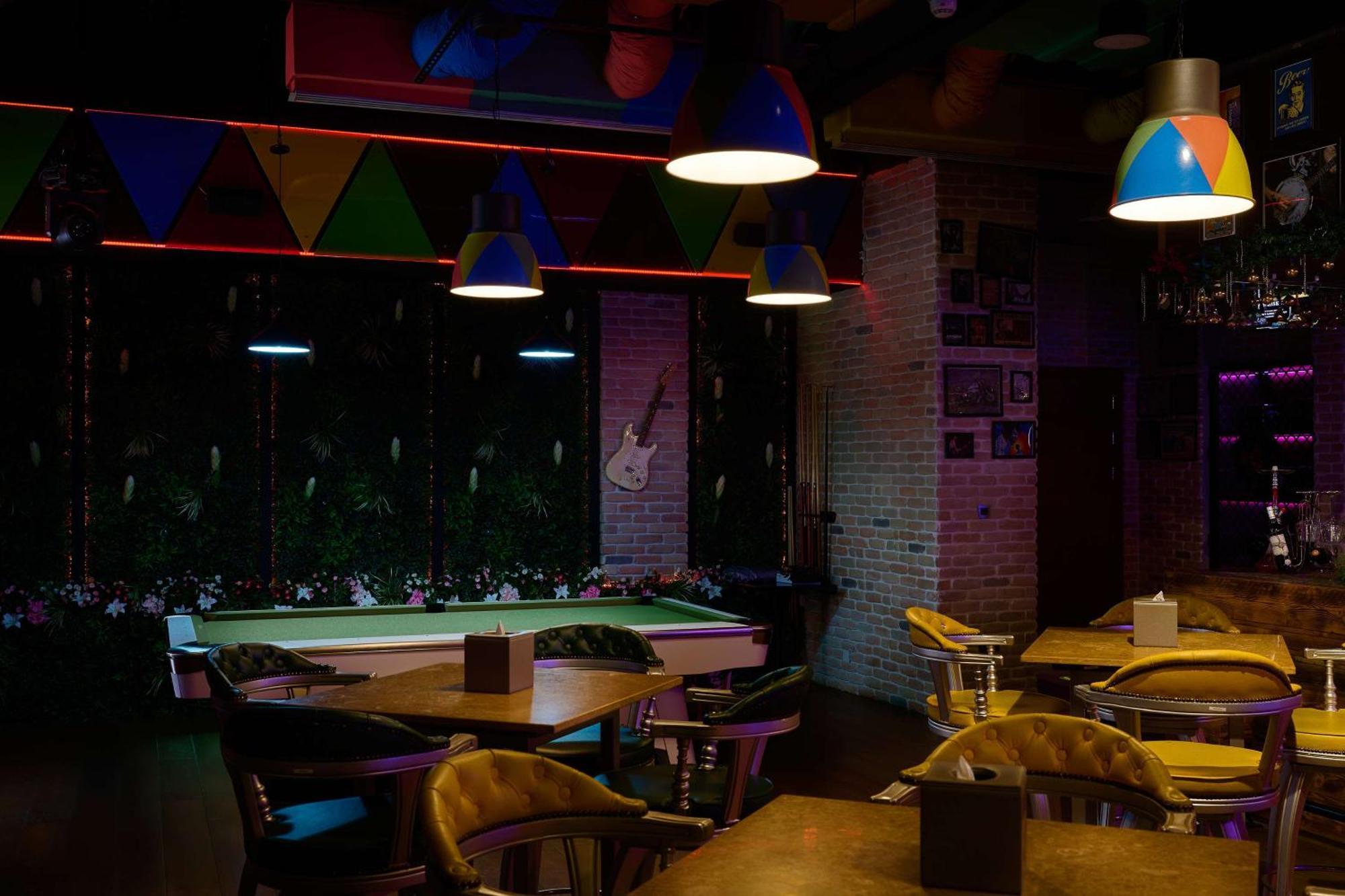 Doubletree By Hilton Doha - Al Sadd Ξενοδοχείο Εξωτερικό φωτογραφία The interior of a nightclub in Yerevan